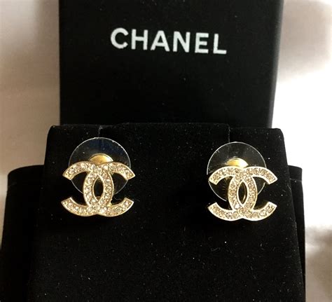 chanel cc stud